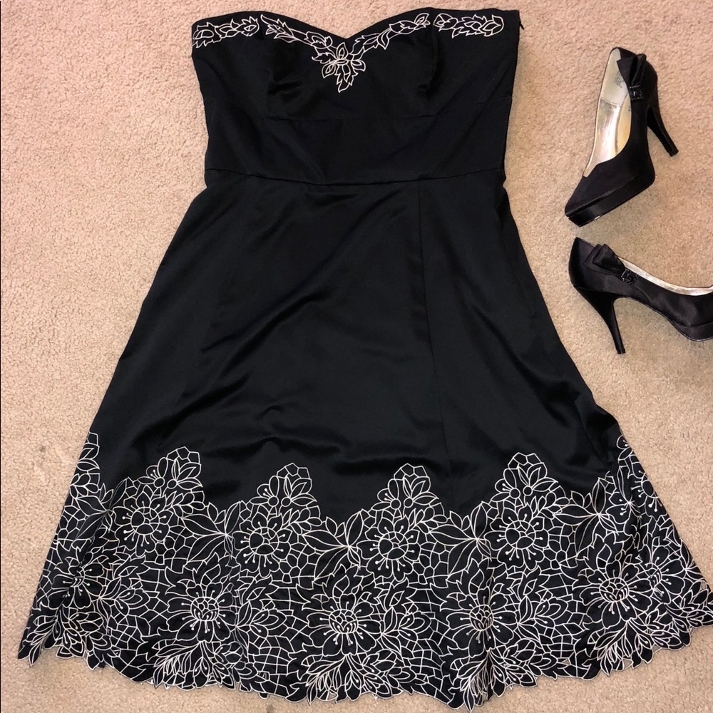 Black Sweetheart with beautiful white stitching